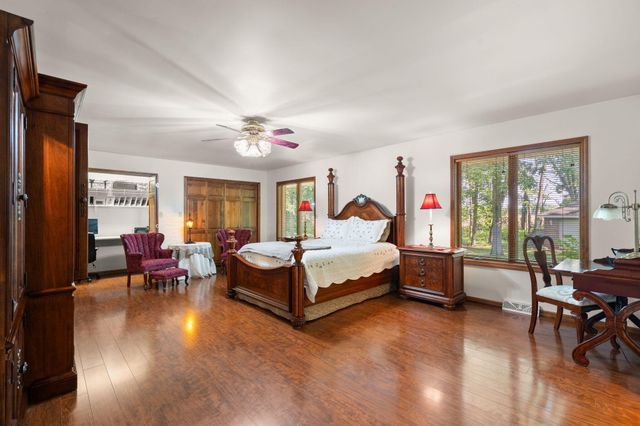 130 Woodland Hickory Court, Valparaiso, IN 46385