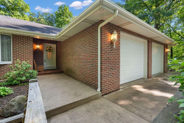 130 Woodland Hickory Court, Valparaiso, IN 46385