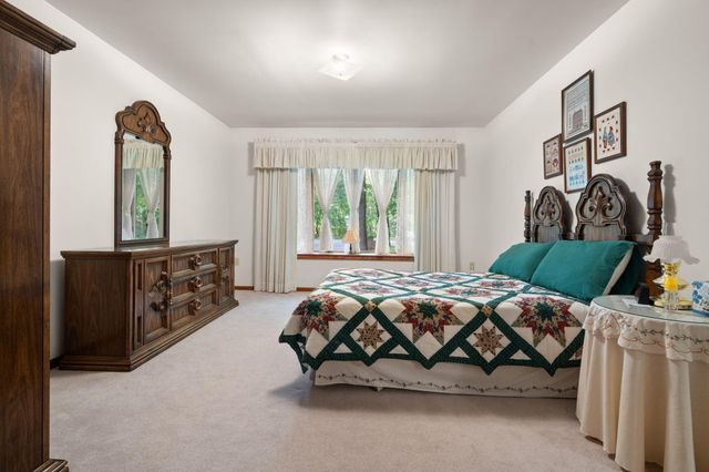 130 Woodland Hickory Court, Valparaiso, IN 46385