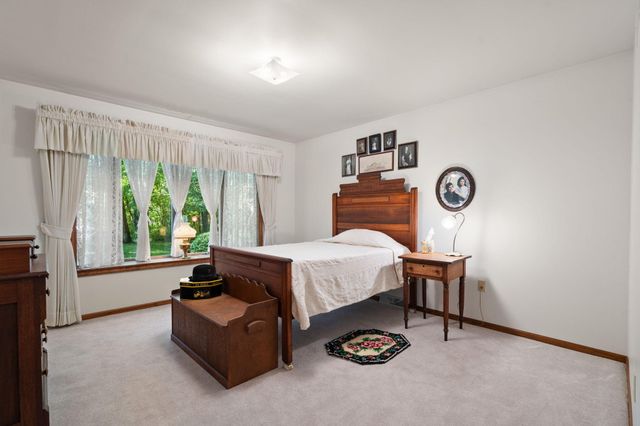 130 Woodland Hickory Court, Valparaiso, IN 46385