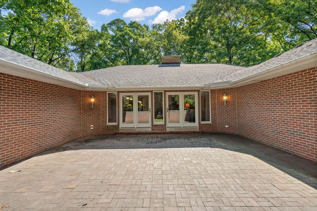 130 Woodland Hickory Court, Valparaiso, IN 46385