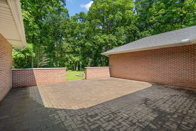 130 Woodland Hickory Court, Valparaiso, IN 46385