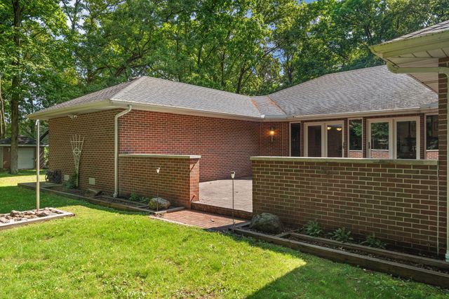 130 Woodland Hickory Court, Valparaiso, IN 46385