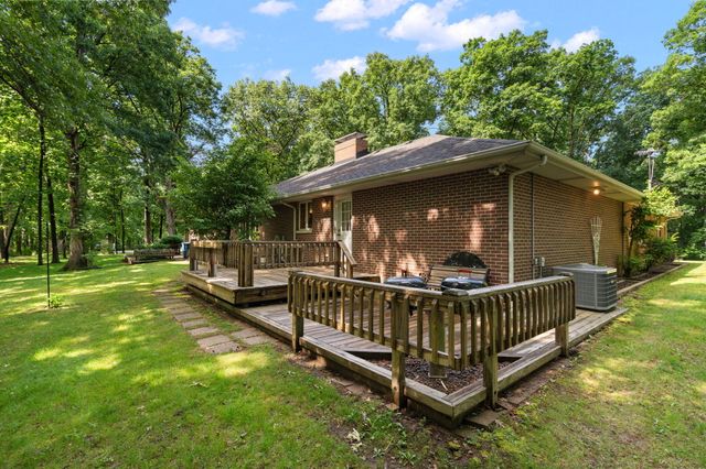 130 Woodland Hickory Court, Valparaiso, IN 46385