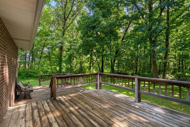 130 Woodland Hickory Court, Valparaiso, IN 46385
