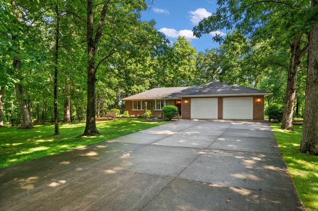 130 Woodland Hickory Court, Valparaiso, IN 46385