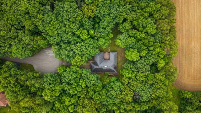 130 Woodland Hickory Court, Valparaiso, IN 46385