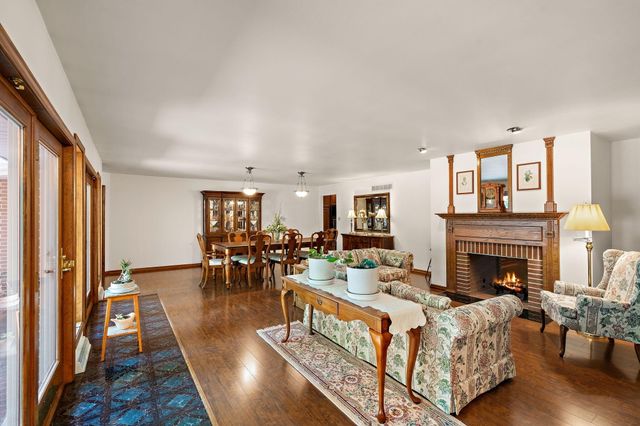 130 Woodland Hickory Court, Valparaiso, IN 46385