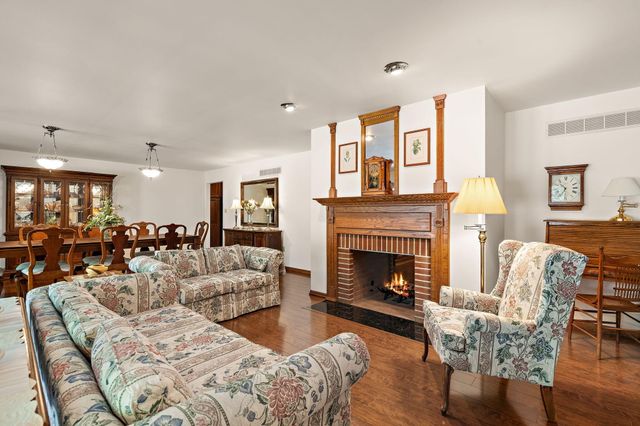 130 Woodland Hickory Court, Valparaiso, IN 46385