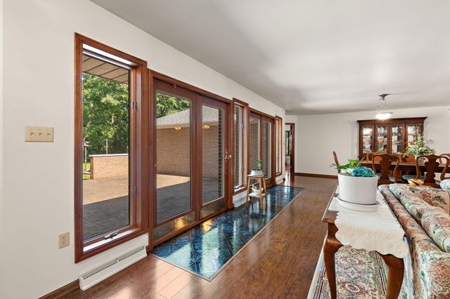 130 Woodland Hickory Court, Valparaiso, IN 46385