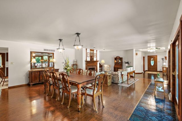 130 Woodland Hickory Court, Valparaiso, IN 46385