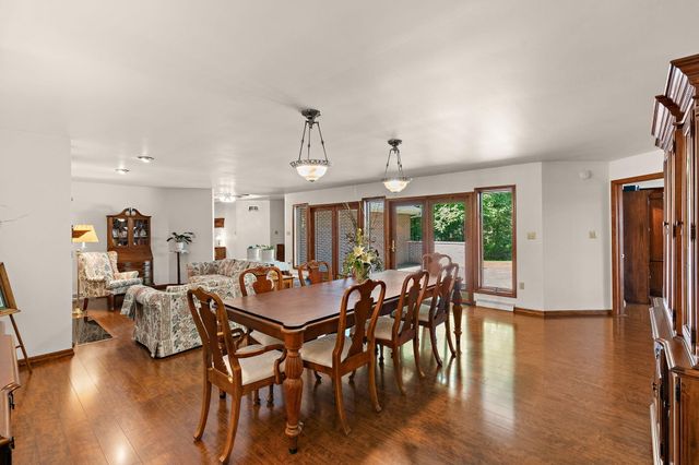 130 Woodland Hickory Court, Valparaiso, IN 46385