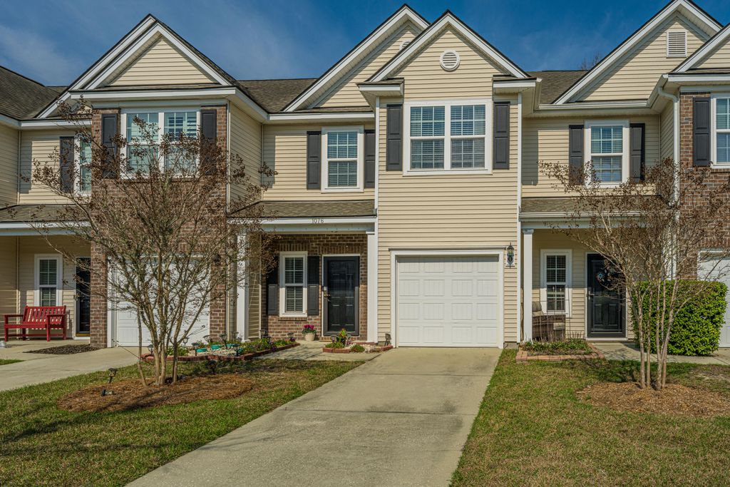 Image 1 of property listing at 1076 Bennington Drive, Charleston, SC 29492