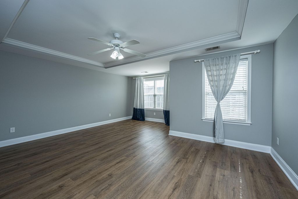 Image 14 of property listing at 1076 Bennington Drive, Charleston, SC 29492