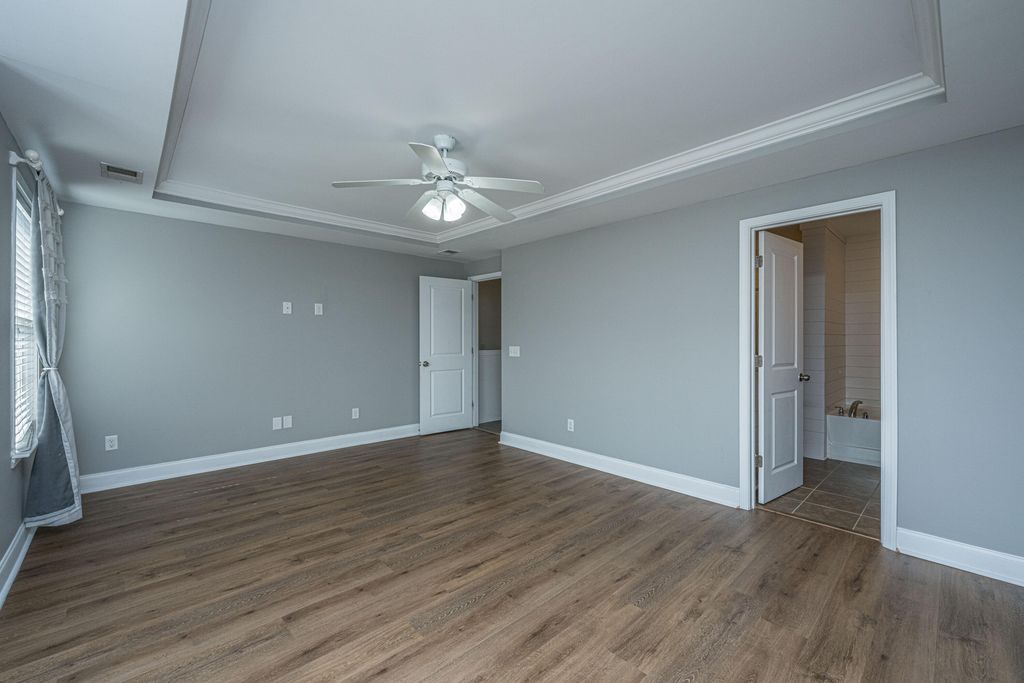 Image 15 of property listing at 1076 Bennington Drive, Charleston, SC 29492