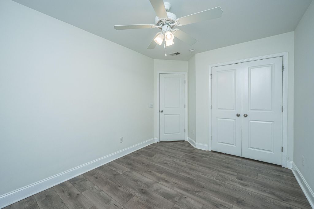 Image 21 of property listing at 1076 Bennington Drive, Charleston, SC 29492