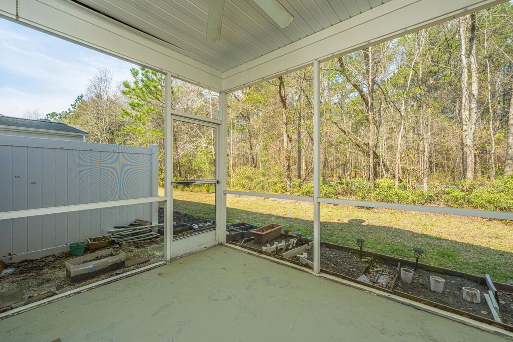 Image 27 of property listing at 1076 Bennington Drive, Charleston, SC 29492