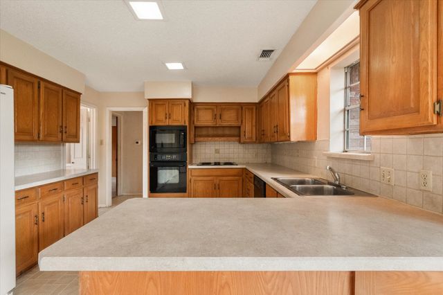 3601 Lake Champlain Drive, Arlington, TX 76016