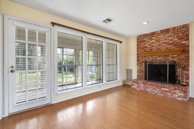 3601 Lake Champlain Drive, Arlington, TX 76016