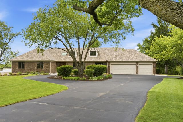 2208 Shetland Road, Inverness, IL 60010