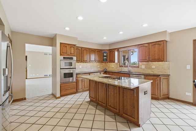 2208 Shetland Road, Inverness, IL 60010