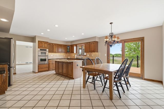 2208 Shetland Road, Inverness, IL 60010