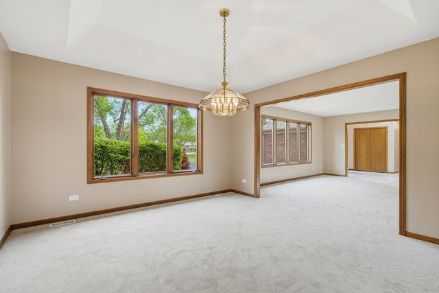 2208 Shetland Road, Inverness, IL 60010
