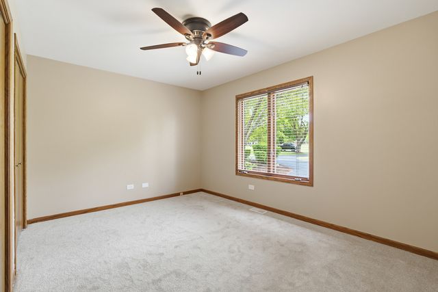 2208 Shetland Road, Inverness, IL 60010