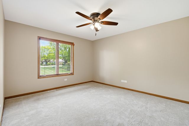 2208 Shetland Road, Inverness, IL 60010