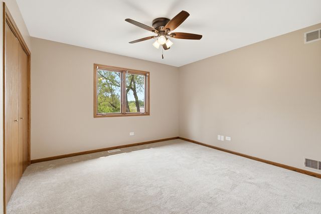 2208 Shetland Road, Inverness, IL 60010