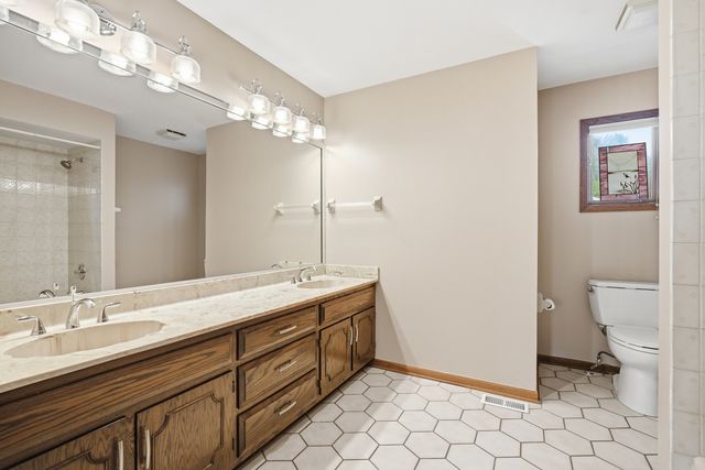 2208 Shetland Road, Inverness, IL 60010
