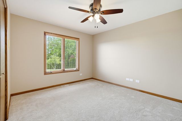 2208 Shetland Road, Inverness, IL 60010
