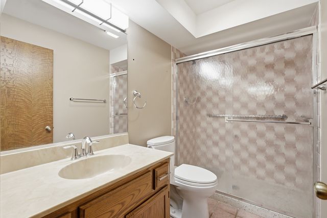 2208 Shetland Road, Inverness, IL 60010
