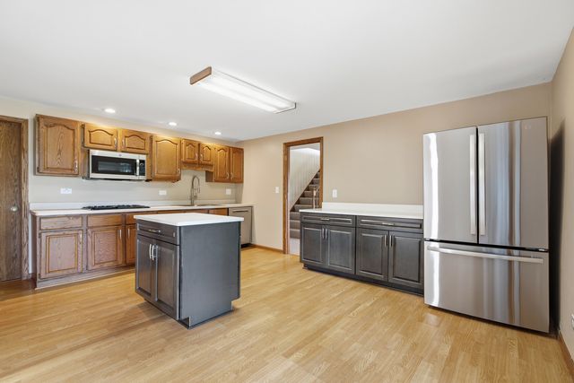 2208 Shetland Road, Inverness, IL 60010