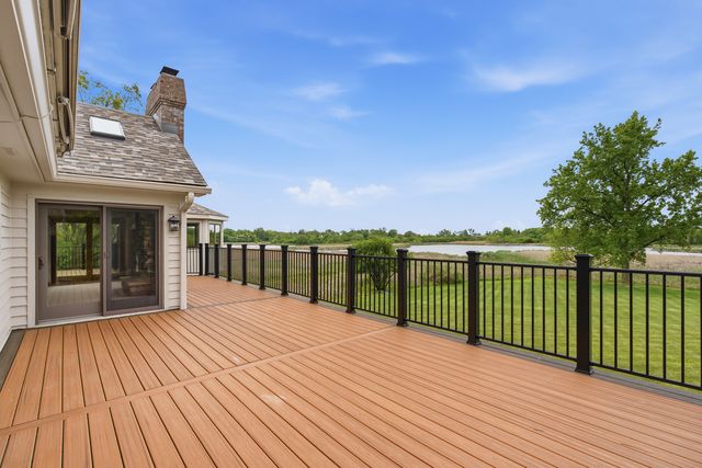 2208 Shetland Road, Inverness, IL 60010