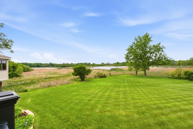 2208 Shetland Road, Inverness, IL 60010