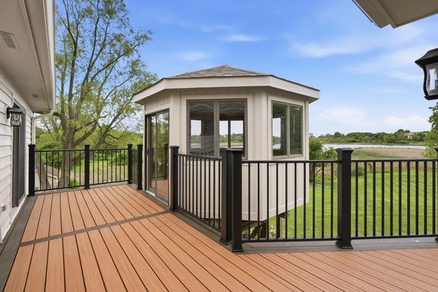 2208 Shetland Road, Inverness, IL 60010