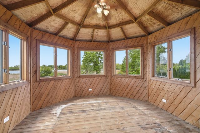 2208 Shetland Road, Inverness, IL 60010