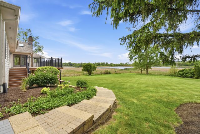 2208 Shetland Road, Inverness, IL 60010