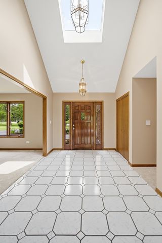 2208 Shetland Road, Inverness, IL 60010