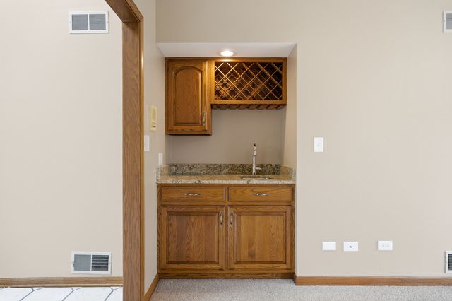 2208 Shetland Road, Inverness, IL 60010