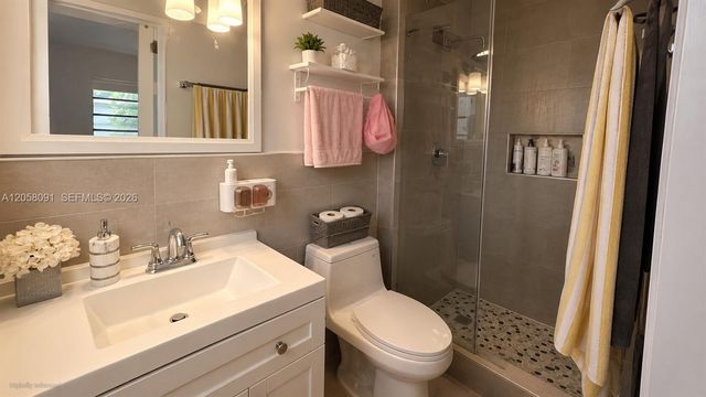565 NE 179th Dr, North Miami Beach, FL 33162