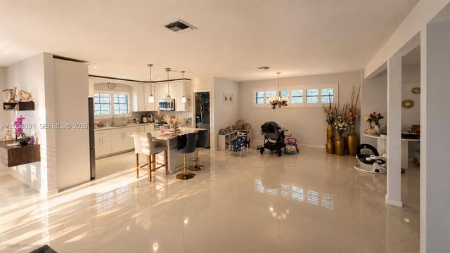 565 NE 179th Dr, North Miami Beach, FL 33162