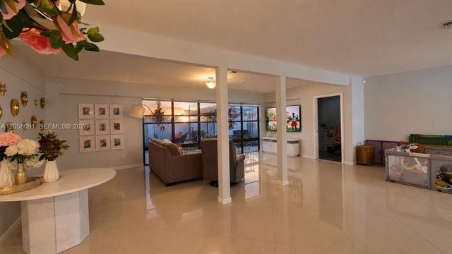 565 NE 179th Dr, North Miami Beach, FL 33162