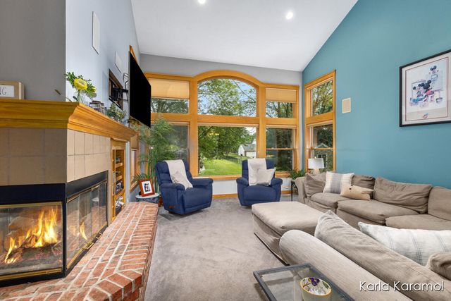 61 Greystone Court NE, Rockford, MI 49341