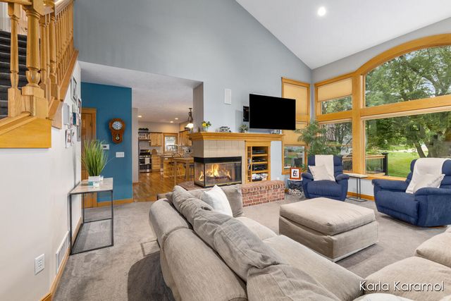61 Greystone Court NE, Rockford, MI 49341