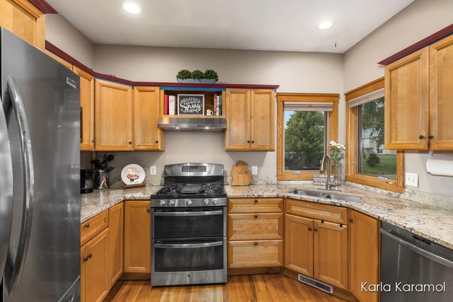 61 Greystone Court NE, Rockford, MI 49341