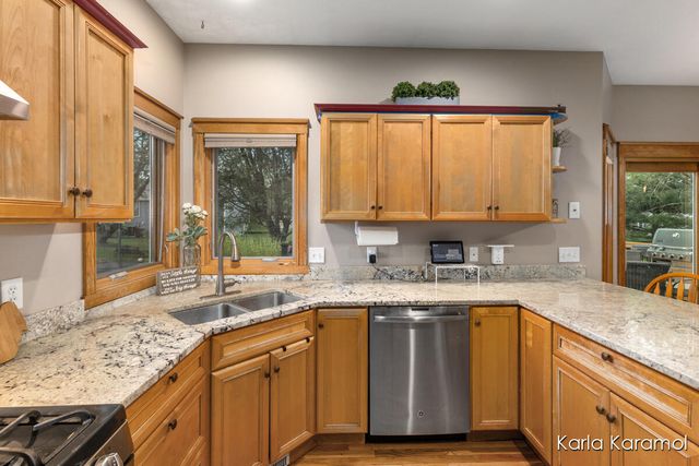 61 Greystone Court NE, Rockford, MI 49341