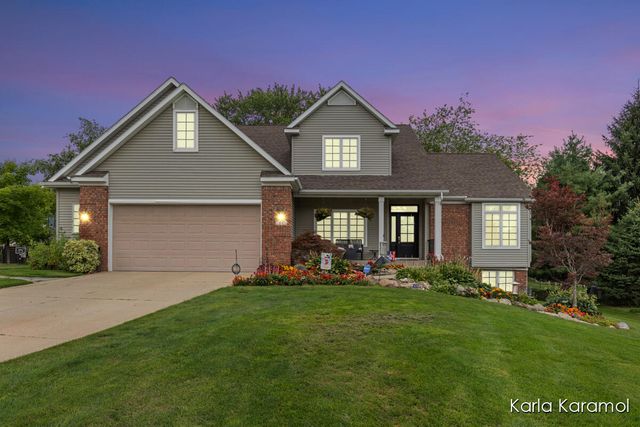 61 Greystone Court NE, Rockford, MI 49341