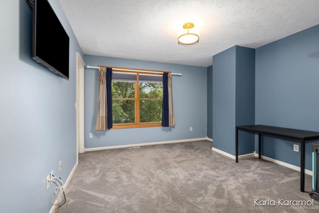 61 Greystone Court NE, Rockford, MI 49341